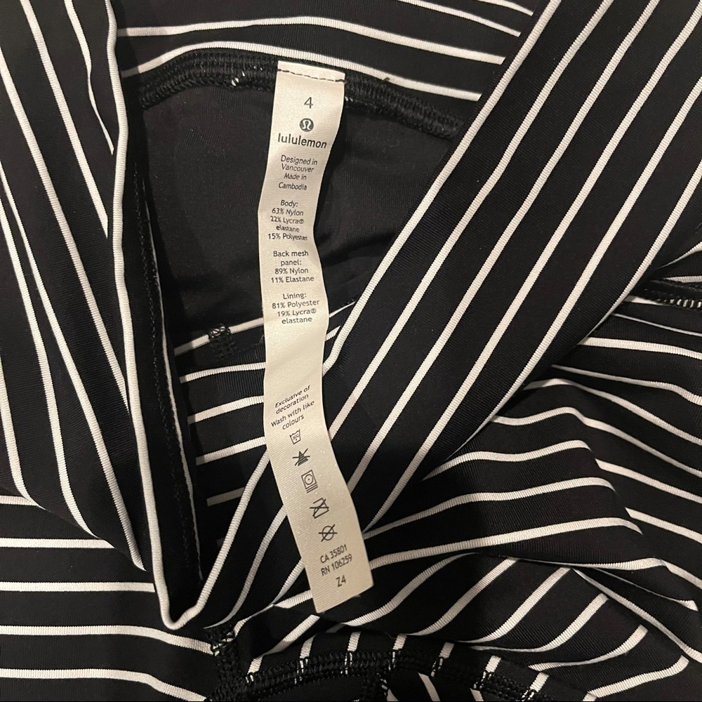 Lululemon High Rise Cropped Legging - Picture 7 of 7